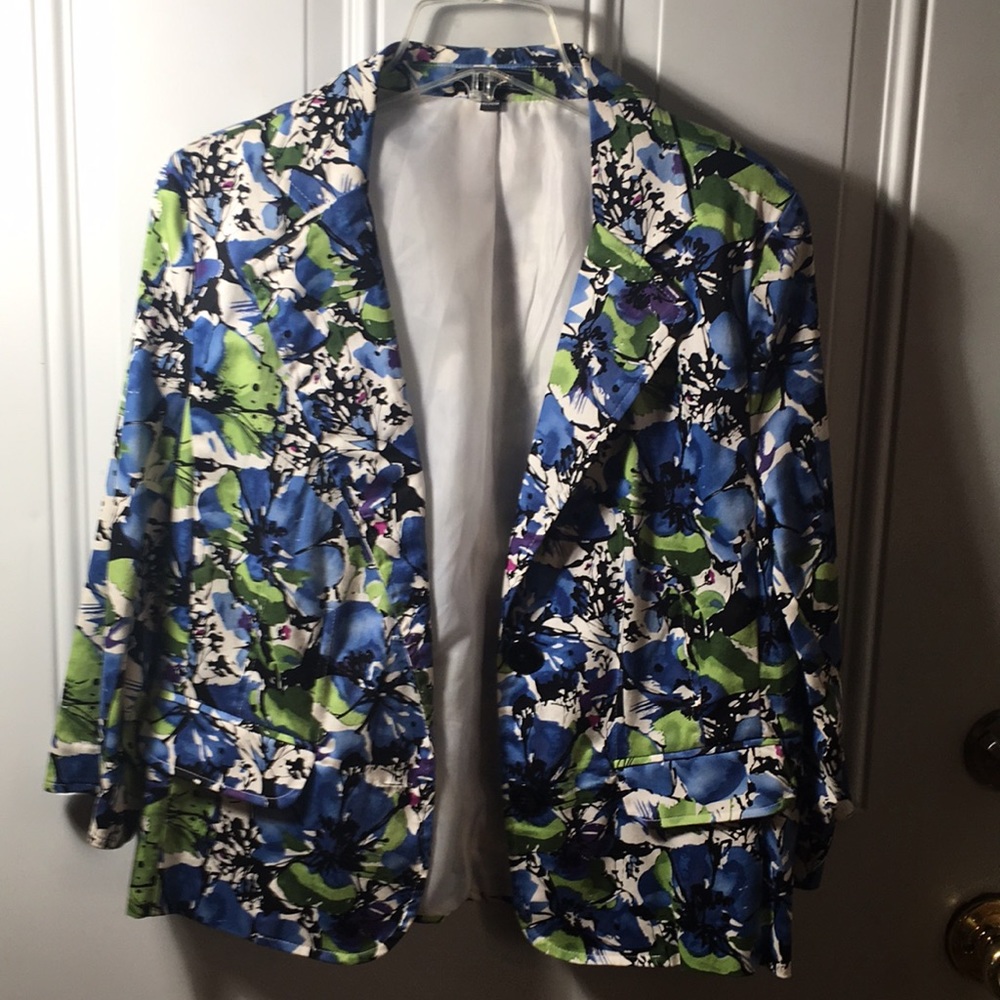 Elementz Petite two button jacket with blue flowers size LP